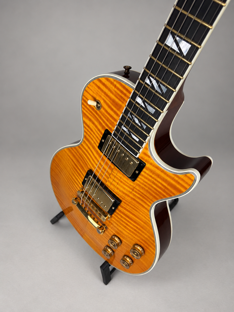 26232 26232 Gibson Les Paul Supreme – angled detail 9