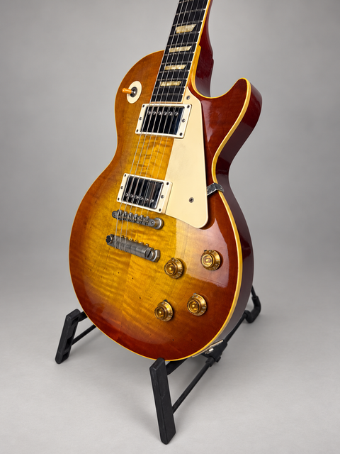 26237 26237 Gibson Nachoburst Les Paul – angled body detail with stand