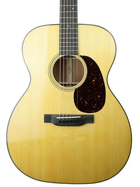 A stunning Martin MJ-JR acoustic guitar, 000-18 model from the USA, 2023, highlighting its beautiful wood and craftsmanship.
