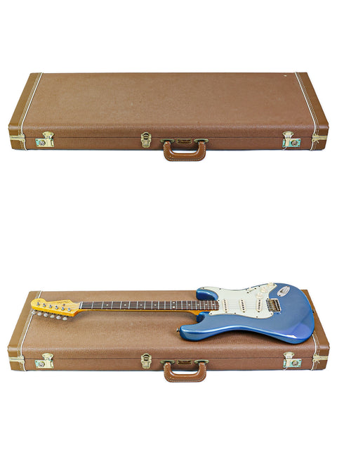 Inside a guitar case, a blue and white Fender Custom Shop ‘62 Stratocaster Relic from 2009 is displayed beautifully.
