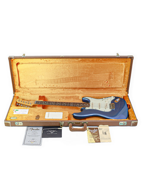 Vintage-style 2009 Fender Custom Shop '62 Stratocaster Relic, highlighting exquisite craftsmanship and a sunburst finish.