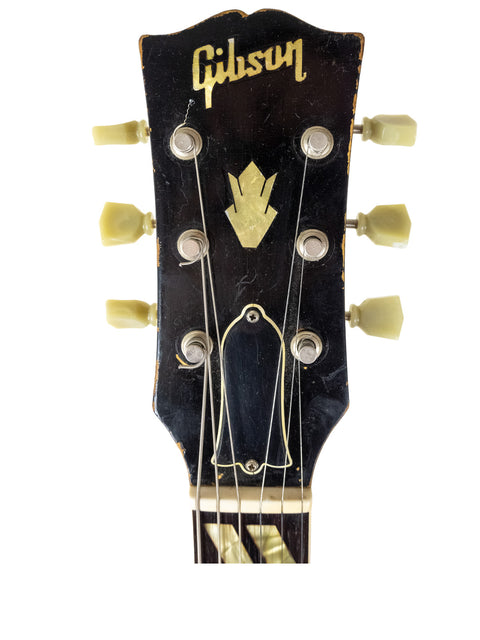 1961 Gibson Les Paul Custom Jumbo, a vintage instrument celebrated for its stunning aesthetics and powerful sound.