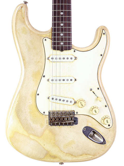 1968 USA Fender Stratocaster: a classic white guitar adorned with a luxurious gold finish, perfect for any music lover.