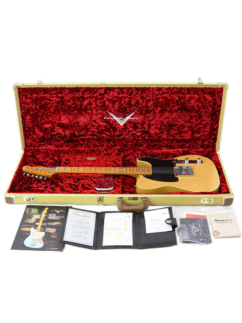 A closed guitar case reveals a Fender Master Built Jason Smith Esquire guitar and an accompanying booklet from 2018 USA.