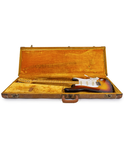 Classic '62 Fender Stratocaster in sunburst, representing vintage American guitar craftsmanship.