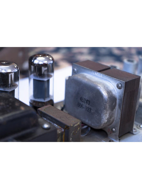 Close-up of a metal tube with a cover, part of a Fender 6G12A Concert Amp from the USA, 1961.