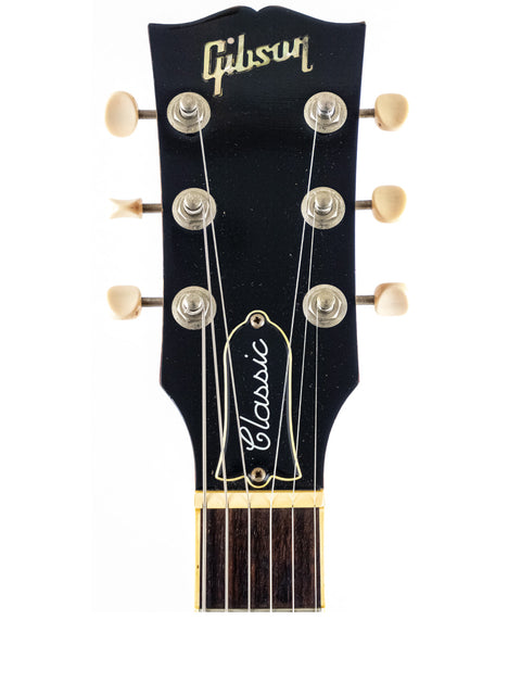 Explore the stunning Gibson Les Paul Custom Shop, a 2005 USA model, perfect for musicians seeking premium sound and style.