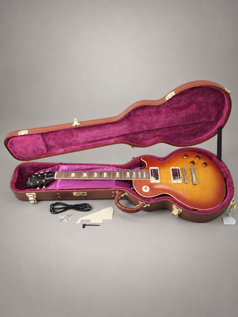 25018 Tokai LS 135 Love Rock Model Japan 2005 – open case and accessories