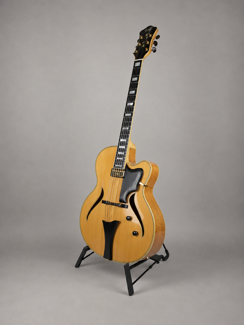 Hofner Jassica Custom Blonde - Germany 2012 — original-angle stand view 07