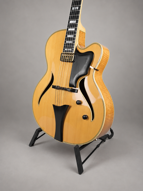 Hofner Jassica Custom Blonde - Germany 2012 — original-angle stand view 08
