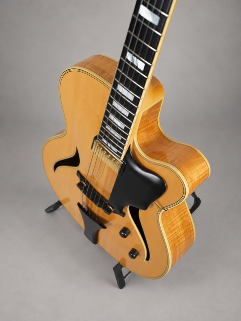 Hofner Jassica Custom Blonde - Germany 2012 — original-angle stand view 09