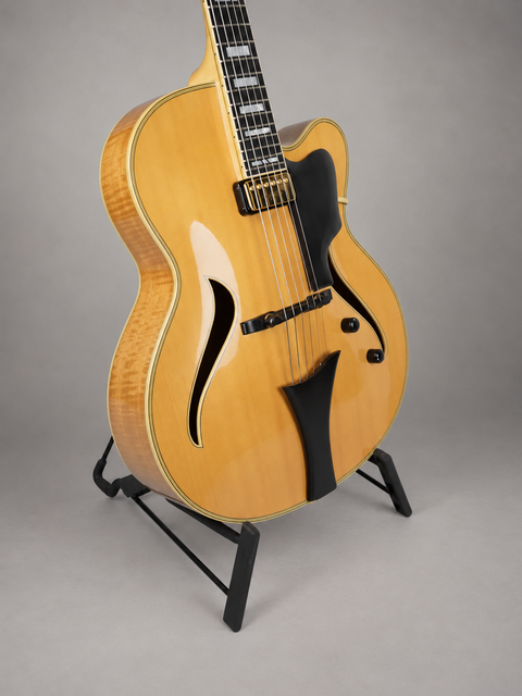 Hofner Jassica Custom Blonde - Germany 2012 — original-angle stand view 10