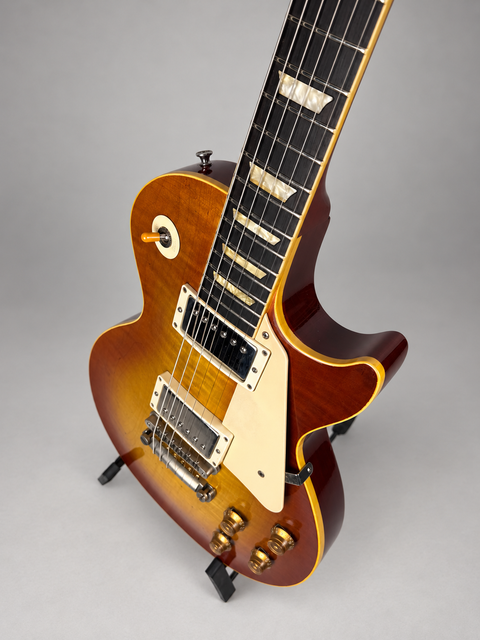 26237 26237 Gibson Nachoburst Les Paul – upper body and neck detail