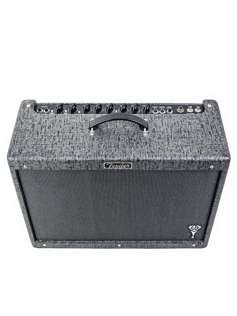 Fender Hot Rod Deluxe III combo amp, 50W, 2x12 speakers, USA-made, 2018 model, ideal for guitarists seeking rich tone.
