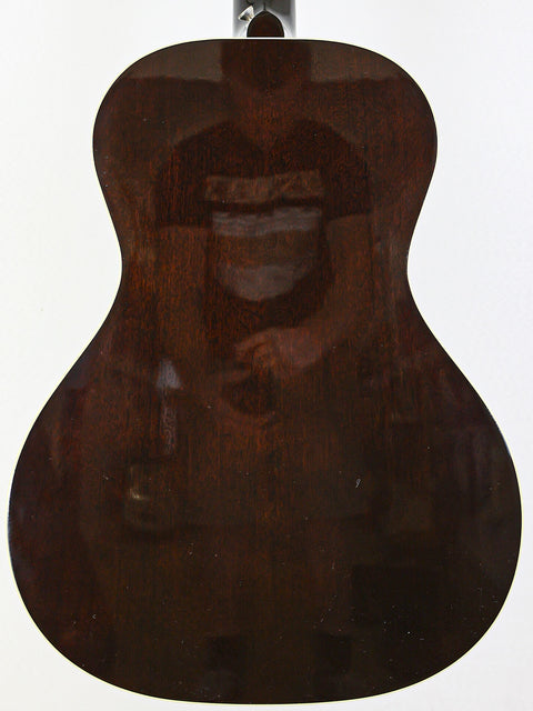 Gibson L-00 Standard Vintage Sunburst guitar featuring a sleek black body and rich brown neck, crafted in the USA, 2018.