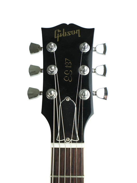 Gibson Les Paul Standard electric guitar, model ES-137 Classic, USA, 2009, showcasing its classic design and craftsmanship.