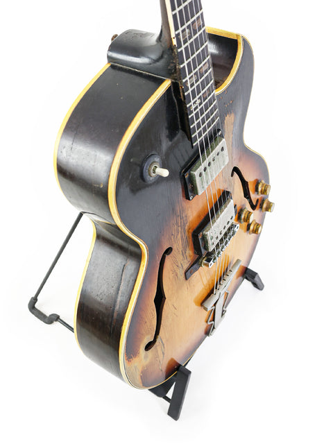Vintage Gibson ES-175D from 1962, showcasing a wooden body and sleek black pick guard, perfect for music enthusiasts.