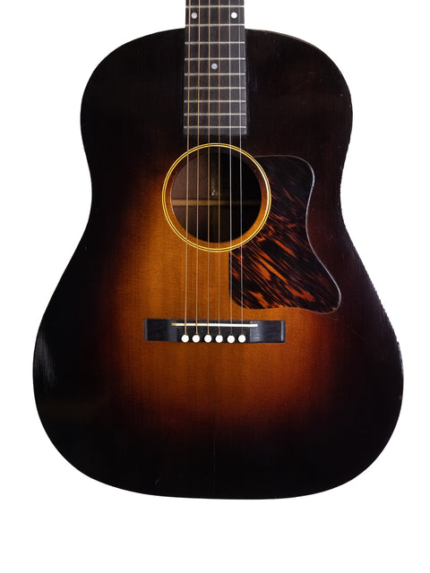 1935 Gibson J-60 acoustic guitar, Roy Smeck Stage De Luxe model, highlighting vintage style and exceptional sound quality.