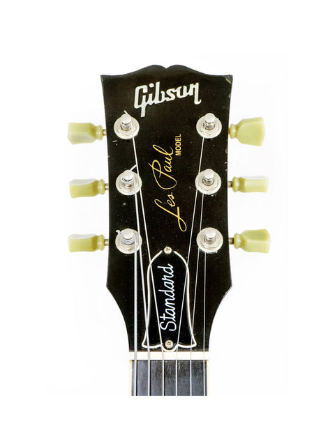 A striking image of the Gibson Les Paul Custom '62, USA 1991, highlighting its iconic features and craftsmanship.