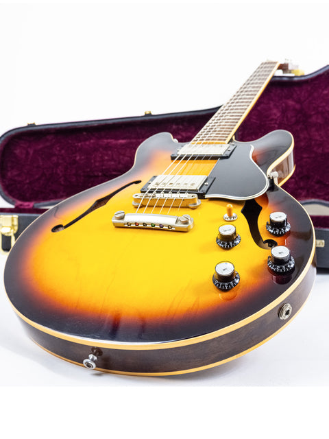 A white background showcases a Gibson Custom Shop ES 339 Memphis guitar in its protective case from 2009.
