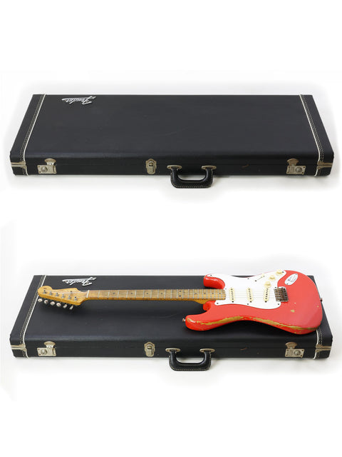 Classic 1958 Fender Stratocaster case, a must-have for collectors, highlighting the vintage charm of this USA guitar.