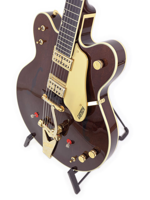 Discover the Gretsch 6122T Chet Atkins Country Gentleman, a 2015 USA guitar that delivers exceptional tone and style.
