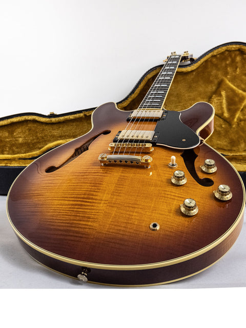 Display of a Yamaha SA 2200 Thinline guitar with its case, emphasizing its elegant design from Japan, 2004.