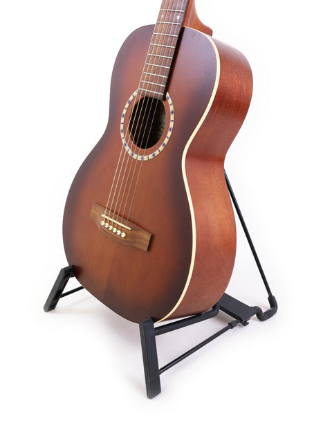 Side profile of Art & Lutherie AMI Cedar, emphasizing the guitar's smooth contours and build quality.