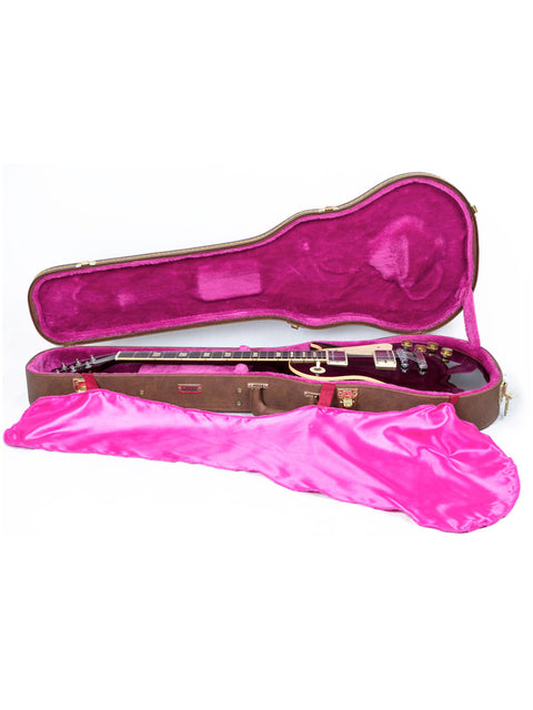 Stylish pink guitar case featuring a satin interior, designed for the Gibson Les Paul Standard, USA, 1991 model.
