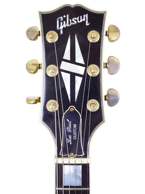 The 1994 Gibson Les Paul Custom, USA-made, features a classic design with elegant details and a glossy finish.