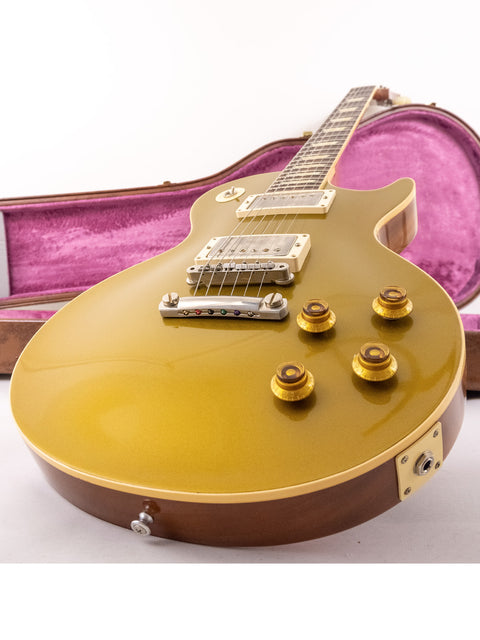 The elegant Gibson Les Paul Custom Goldtop, a 2019 reissue from the Custom Shop, known for its luxurious gold finish.