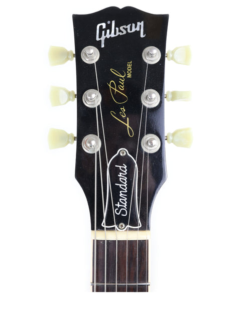 Vintage black Gibson Les Paul Jr. guitar from 1995, showcasing its classic design and iconic features.
